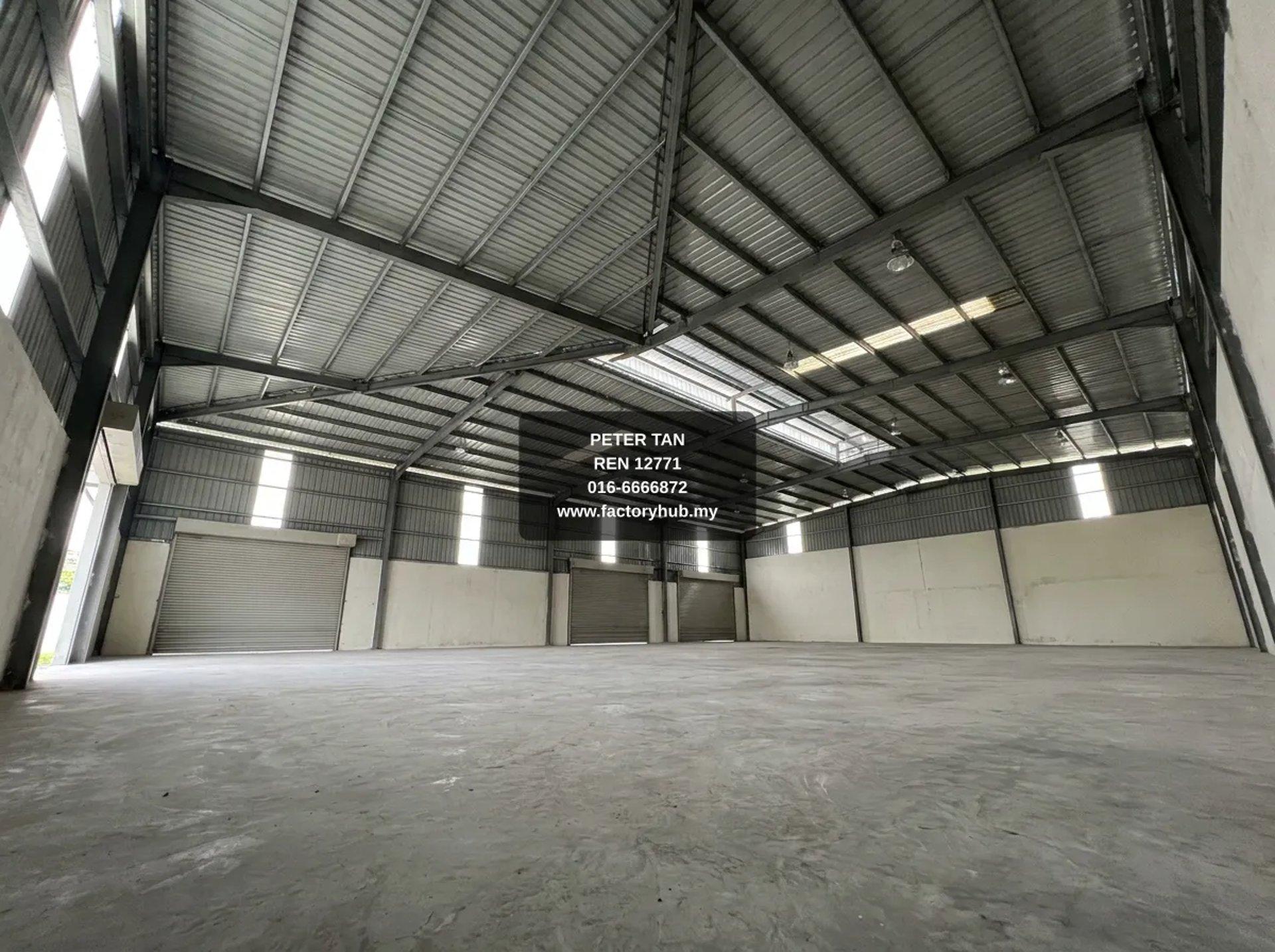 雪兰莪甲拔永久地契2.5层厂房出售 – RM8M 11900呎 - Main property image 1 of 5