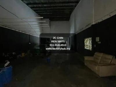 雪兰莪Bukit Kemuning永久地契1.5层排屋式工厂出售 – RM98万 2500呎 - Property image 2 of 10